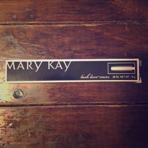 Mary Kay Lash Love Mascara in Black